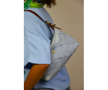 BOLSO HOMBRO EN JEAN CON PIEZA CENTRAL