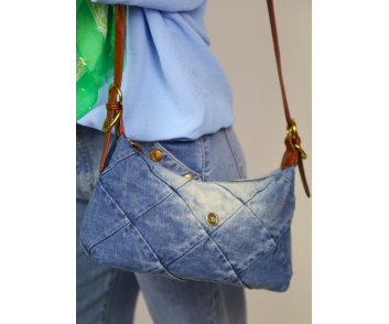 BOLSO HOMBRO EN JEAN CON PIEZA CENTRAL