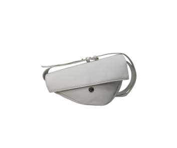 BOLSO TIPO BANDOLERA FORMA EN D